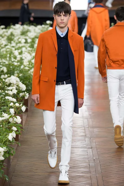 Look 39